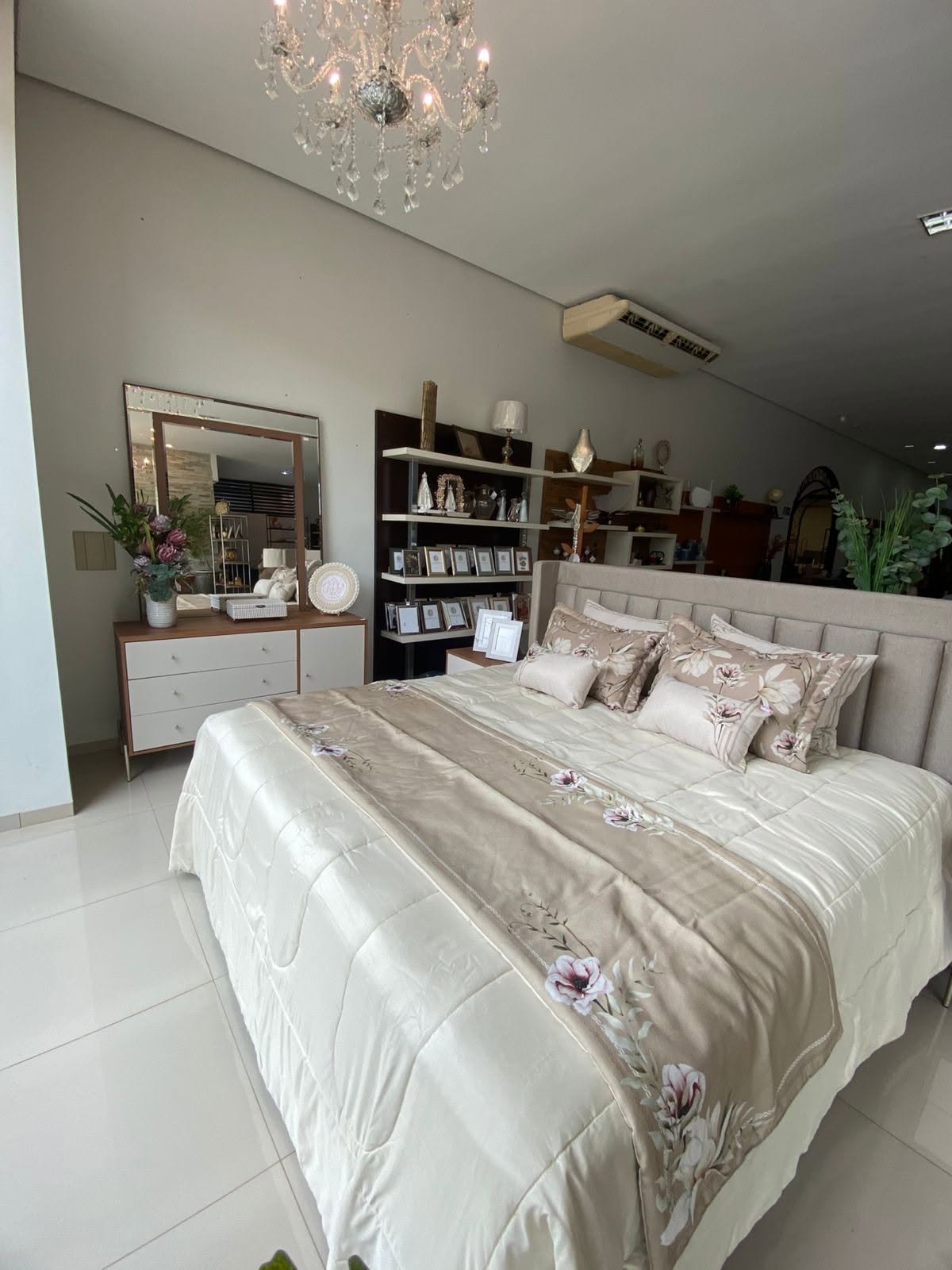 Quarto decorado com móveis e cama da Recanto Verde